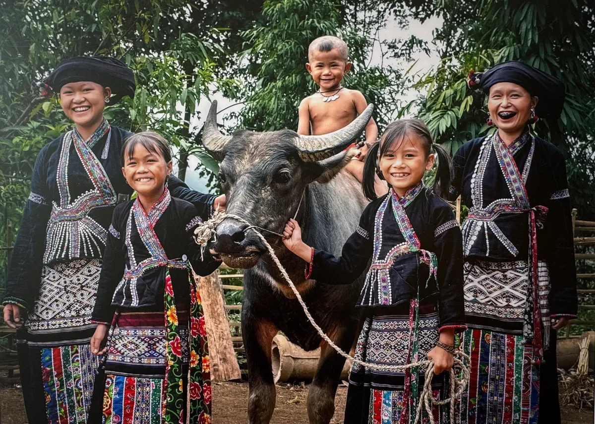 Độc đáo sắc màu văn hóa 54 dân tộc giữa lòng Hà Nội - Ảnh 4.