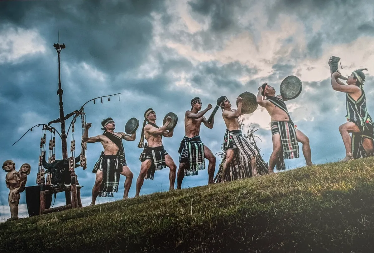 Độc đáo sắc màu văn hóa 54 dân tộc giữa lòng Hà Nội - Ảnh 6.