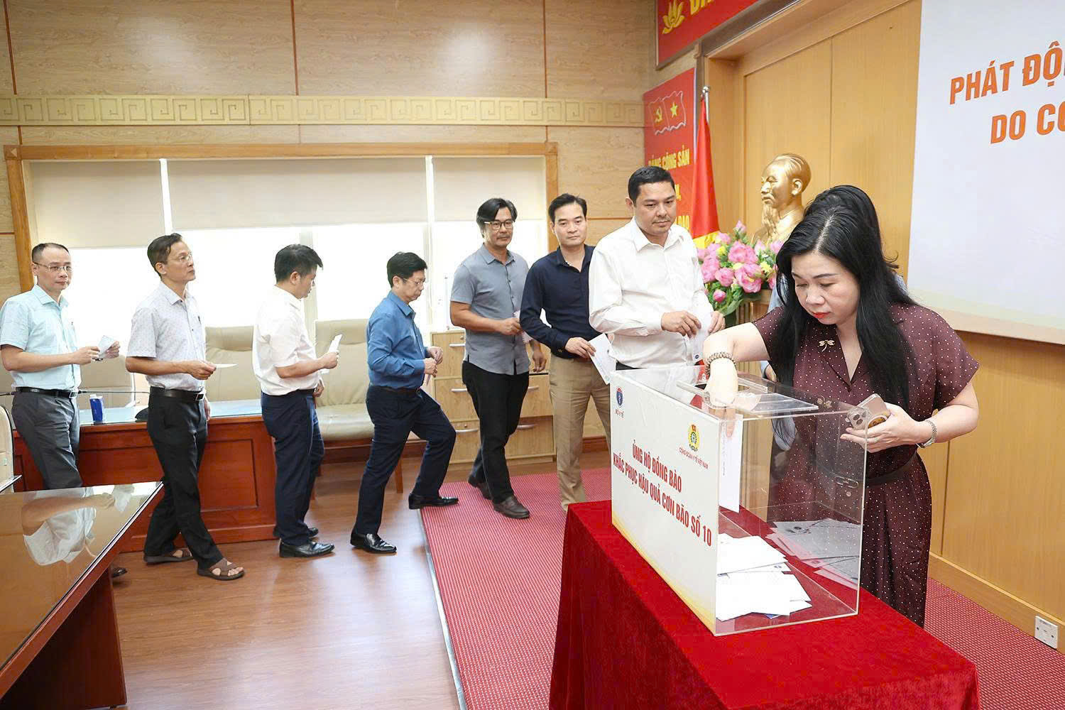 Bộ Y tế phát động ủng hộ đồng bào vùng lũ sau bão số 10- Ảnh 2.